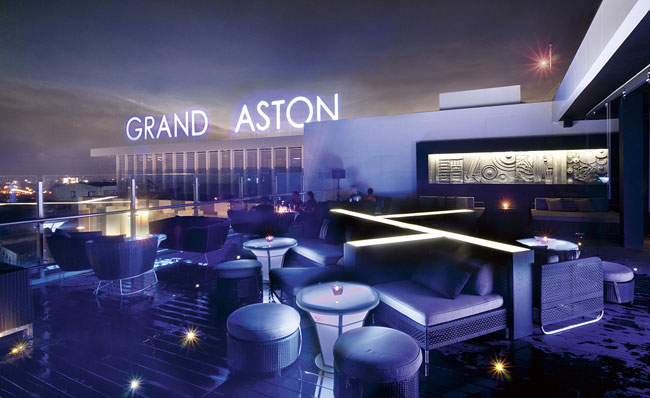 Vanilla Sky Lounge Grand Aston Night